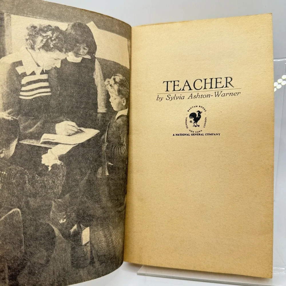 Teacher‎ by Sylvia Ashton-Warner Paperback 1967 Vintage Education Biography